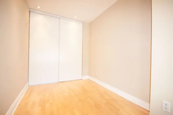 57 Galleria Pkwy, Markham, ON L3T 0A3