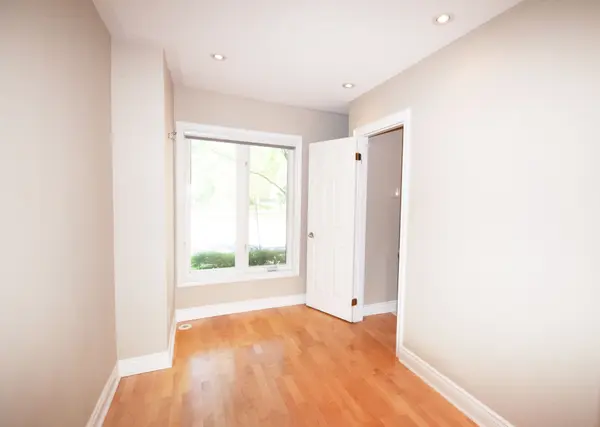 57 Galleria Pkwy, Markham, ON L3T 0A3