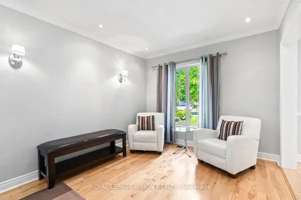91 Princeton Gate, Vaughan, ON L6A 2S7