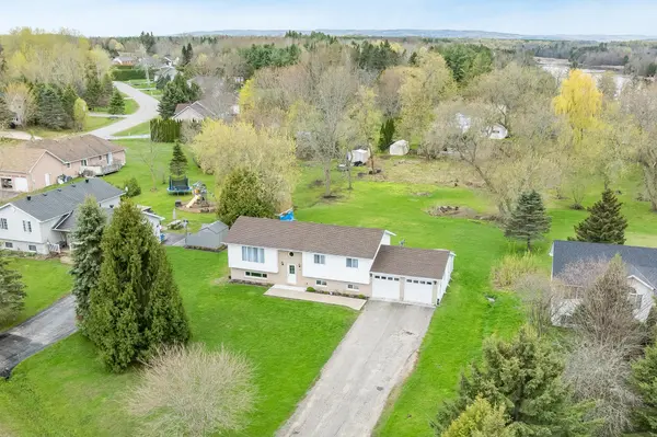 10 Surrey LN, Clearview, ON L0M 1N0