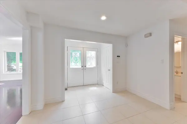 2216 Dunvegan AVE, Oakville, ON L6J 6P7