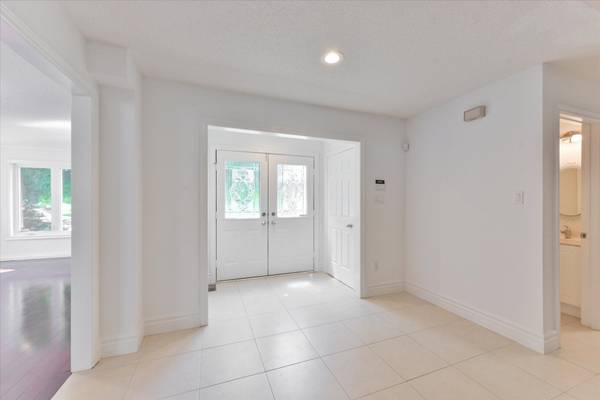 2216 Dunvegan AVE, Oakville, ON L6J 6P7