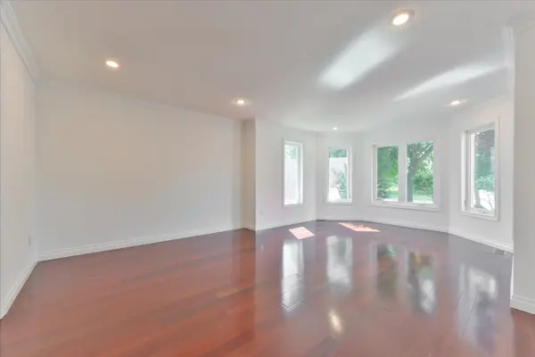 2216 Dunvegan AVE, Oakville, ON L6J 6P7