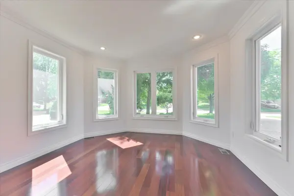 2216 Dunvegan AVE, Oakville, ON L6J 6P7