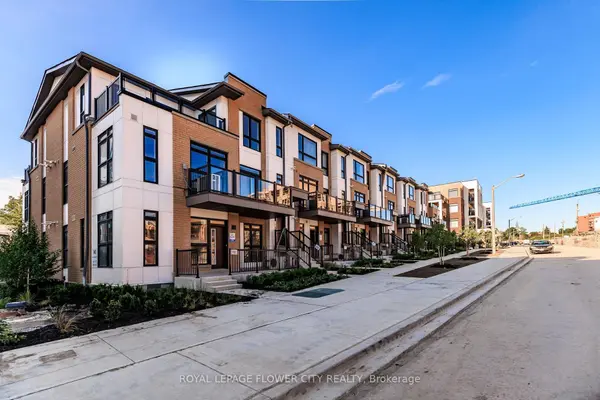 140 Canon Jackson DR #210, Toronto W04, ON M6M 0B9
