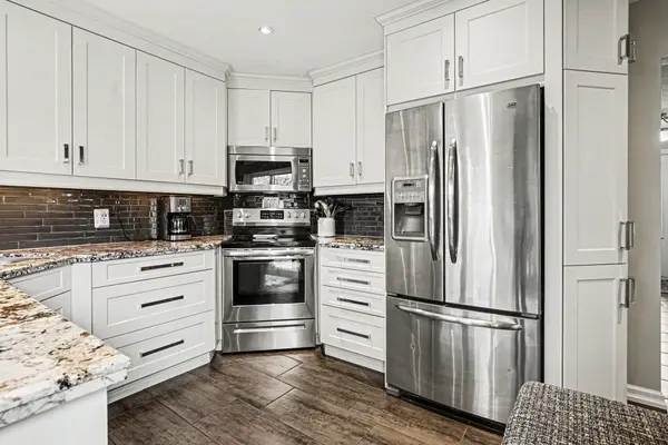 2122 Hunt CRES, Burlington, ON L7M 2P3