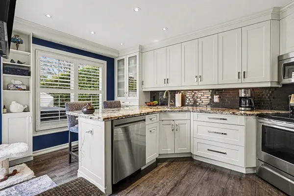2122 Hunt CRES, Burlington, ON L7M 2P3