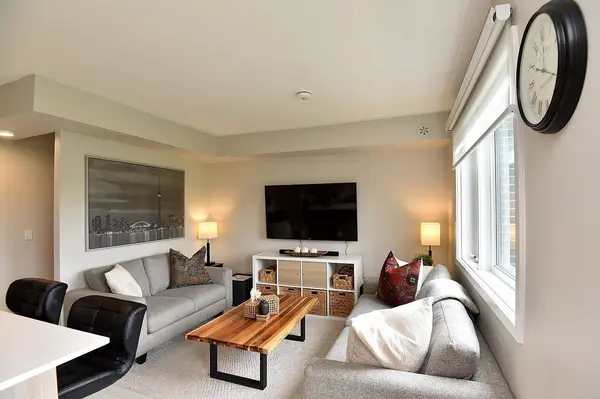 1135 COOKE BLVD #112, Burlington, ON L7T 4A8