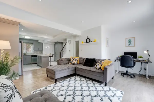 9 Hardcastle CT, Brampton, ON L6S 2B2