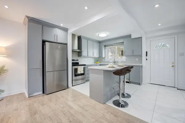 9 Hardcastle CT, Brampton, ON L6S 2B2