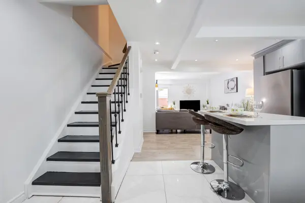 9 Hardcastle CT, Brampton, ON L6S 2B2