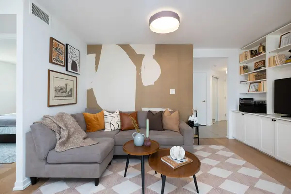 816 Lansdowne AVE #1309, Toronto W02, ON M6H 4K6