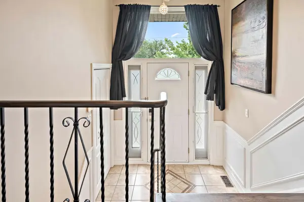 1563 Brentano BLVD, Mississauga, ON L4X 1A5