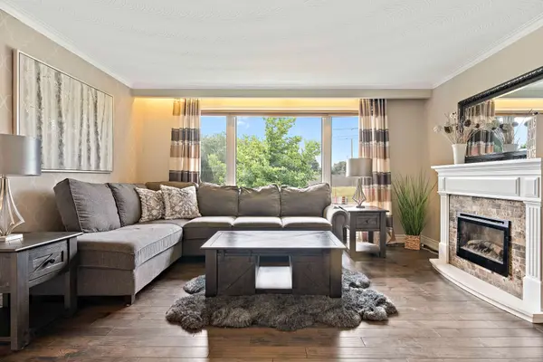 1563 Brentano BLVD, Mississauga, ON L4X 1A5