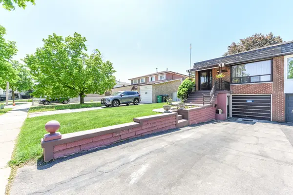 7378 Bybrook DR, Mississauga, ON L4T 3R2