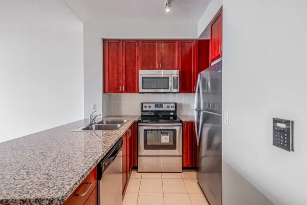 339 RATHBURN RD W #1712, Mississauga, ON L5B 0K6