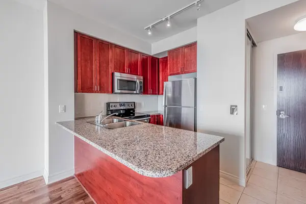 339 RATHBURN RD W #1712, Mississauga, ON L5B 0K6