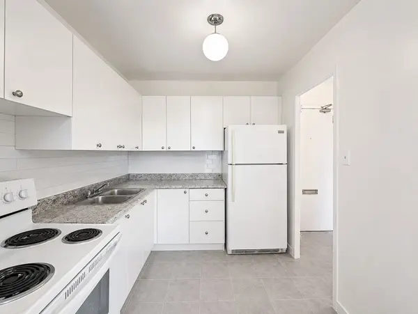 1665 Bloor ST E #707, Mississauga, ON L4X 1S4