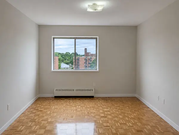 1665 Bloor ST E #707, Mississauga, ON L4X 1S4