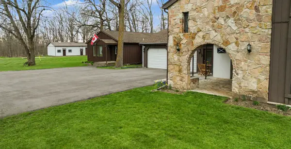 2236 Centre RD, Hamilton, ON L0P 1B0