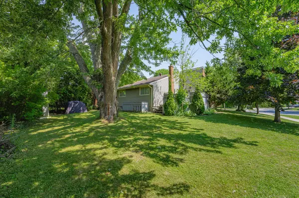 31 Mulberry LN, Waterloo, ON N2L 5L4