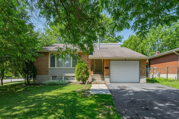 31 Mulberry LN, Waterloo, ON N2L 5L4