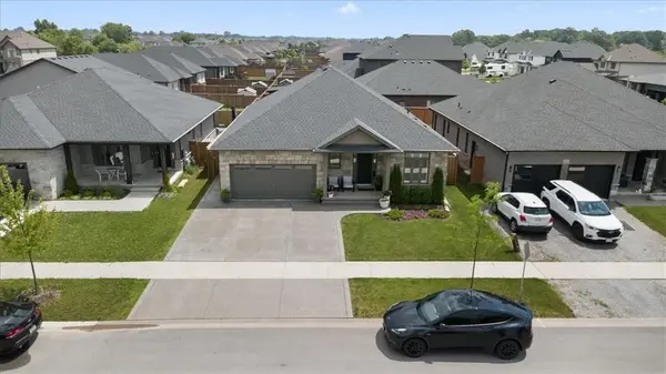 242 JULIA DR, Welland, ON L3C 0E7