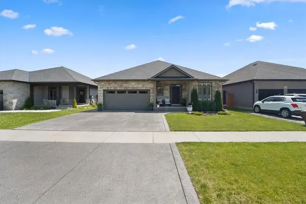 242 JULIA DR, Welland, ON L3C 0E7