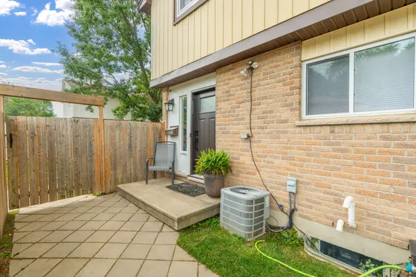 26 Caprice CRES, London East, ON N5V 3M2
