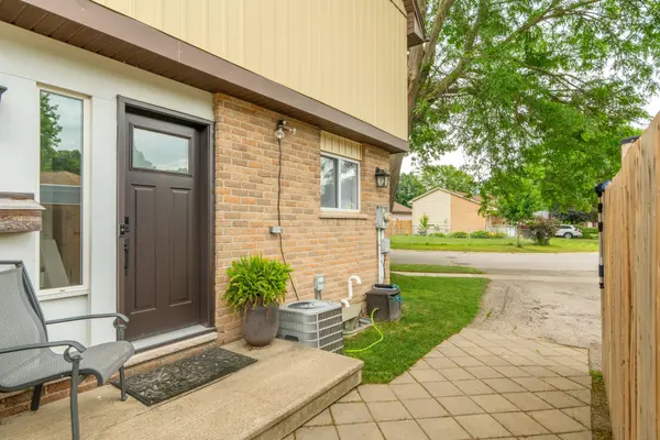 26 Caprice CRES, London East, ON N5V 3M2