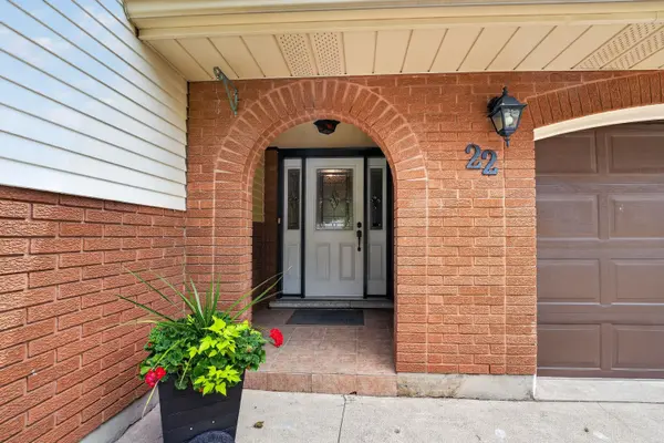 22 Jeanette DR, St. Catharines, ON L2N 6M4