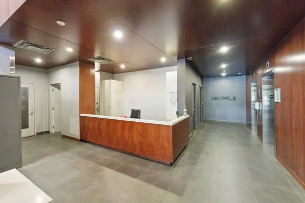 360 McLeod ST #313, Ottawa Centre, ON K2P 1A9