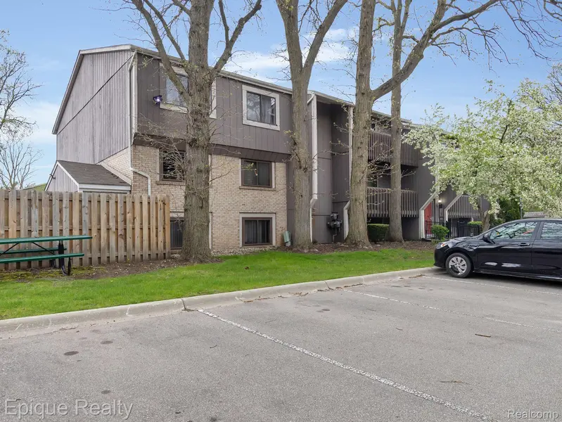 29860 W 12 MILE RD #608, Farmington Hills, MI 48334