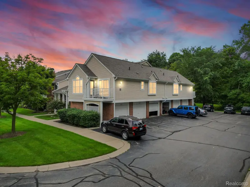 56404 CHESAPEAKE TRL, Shelby Twp, MI 48316