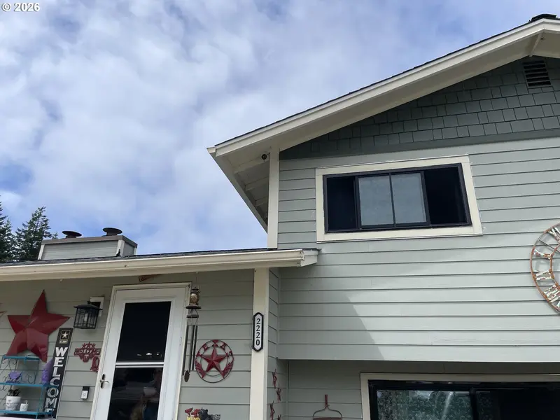 2220 MAINE CT, North Bend, OR 97459