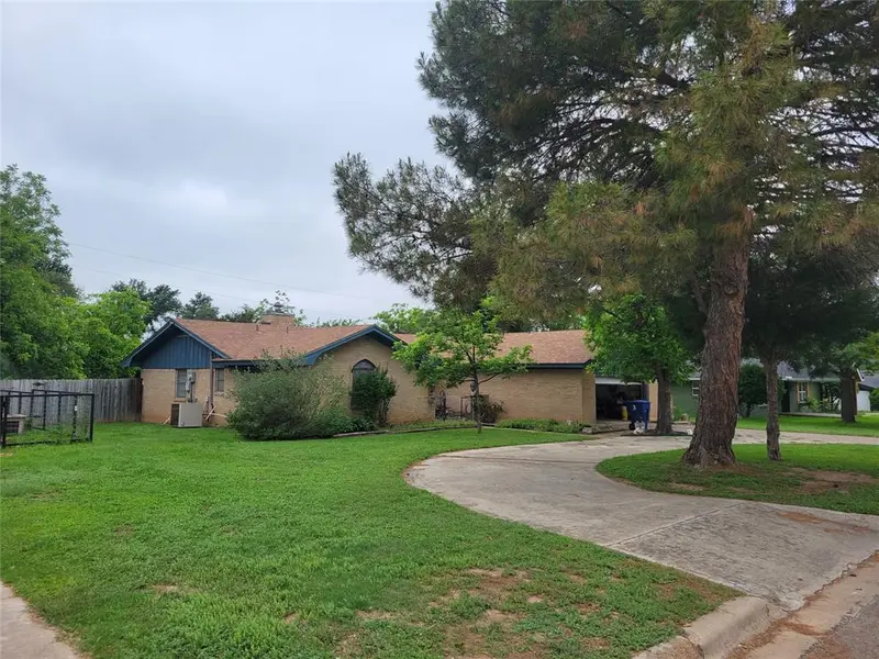1707 Broadmoor Drive, Brownwood, TX 76801