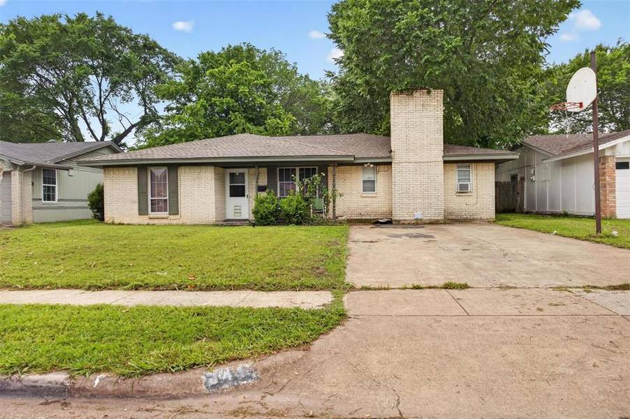 341 Blueberry Lane, Grand Prairie, TX 75052