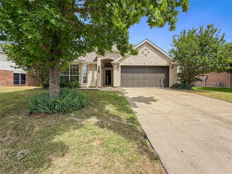 2516 Fairway View Drive, Burleson, TX 76028