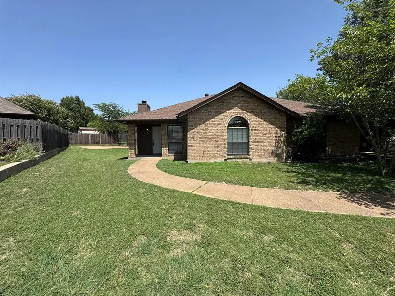 453 Little Valley Court, Fort Worth, TX 76108