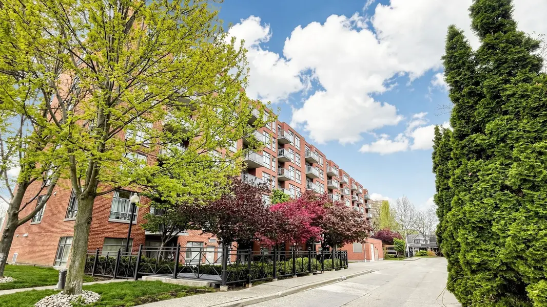 2495 Dundas ST W #614, Toronto W02, ON M6P 1X4