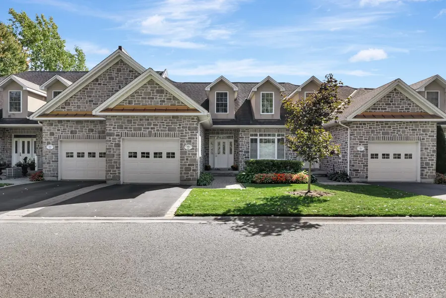 24 Gracefield LN, Belleville, ON K8N 4Z2