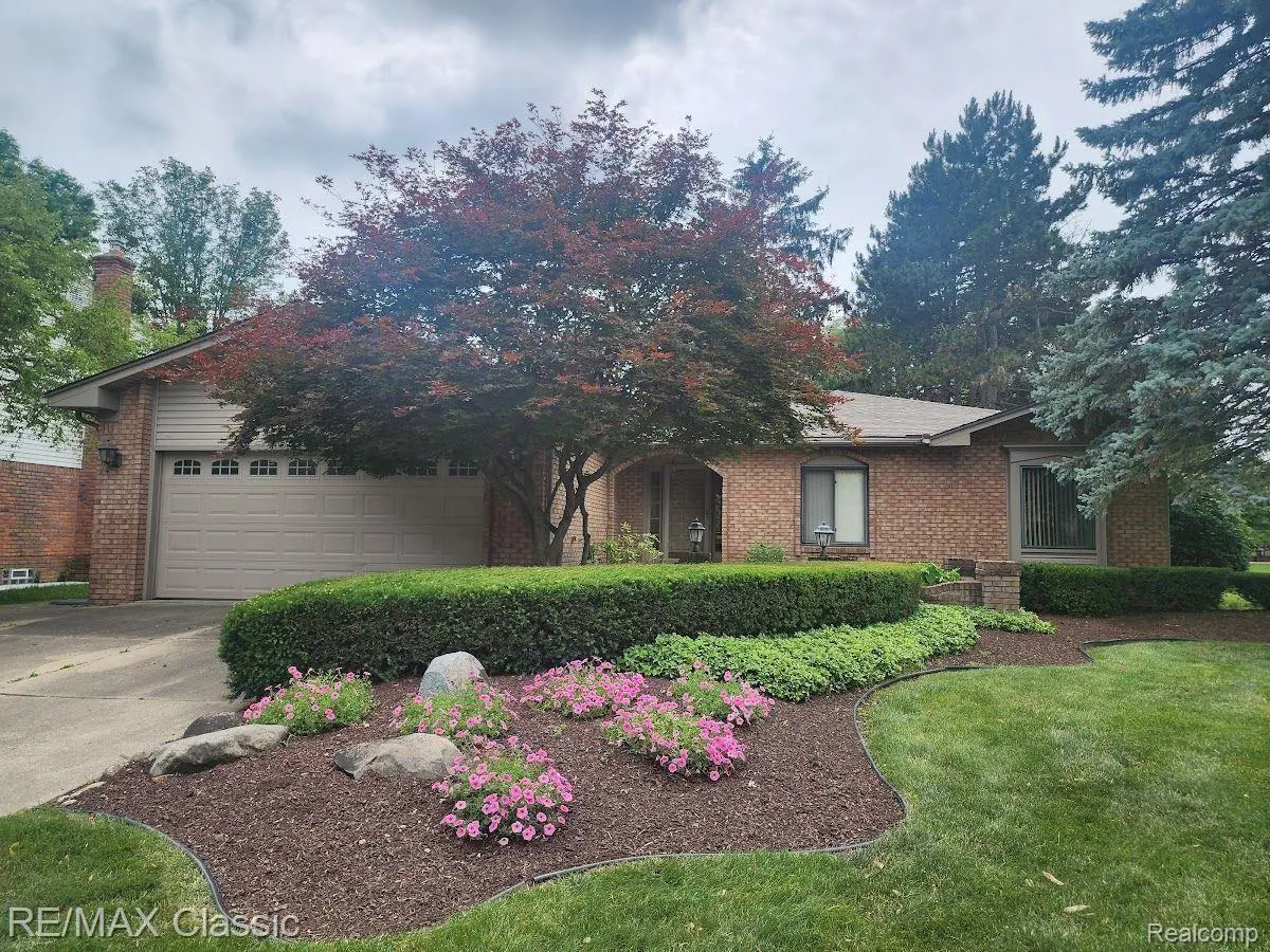 4523 HAROLD DR, Troy, MI 48085