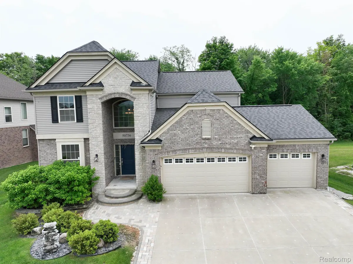 50736 SEVILLA CIR, Novi, MI 48374