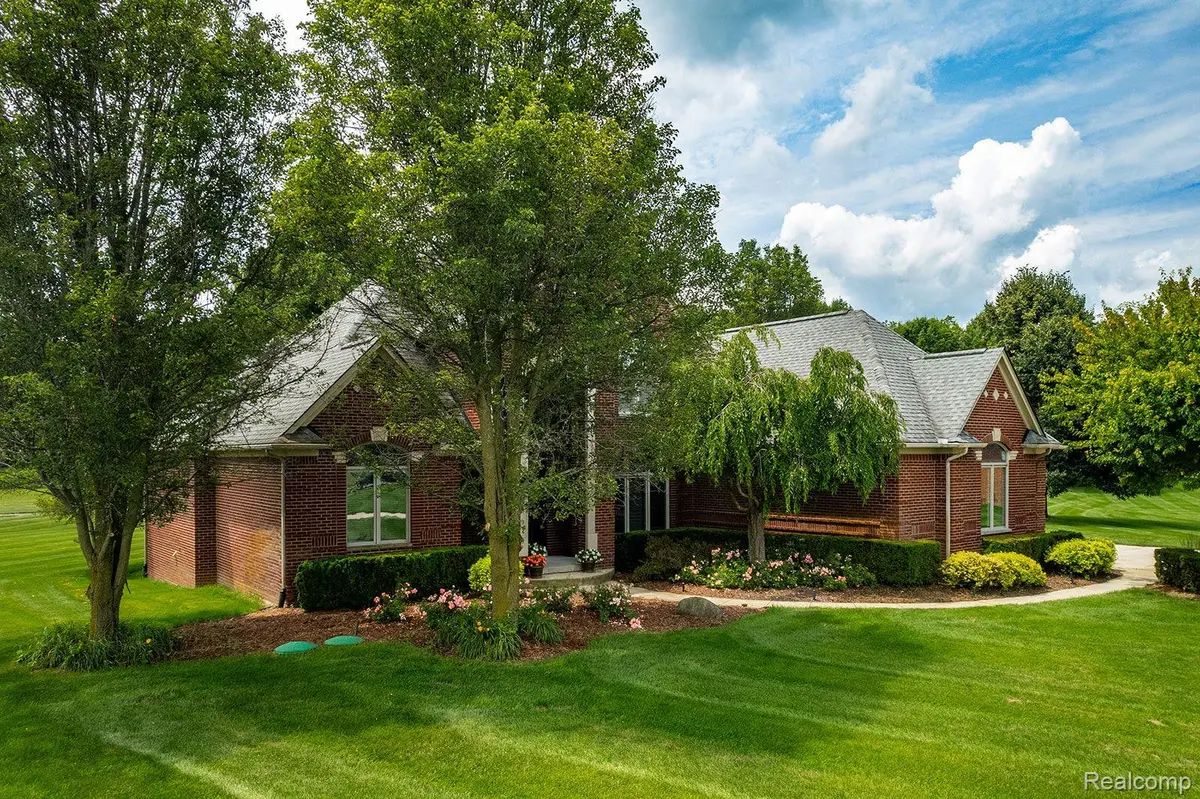 69493 MEADOWBROOK LN, Bruce Twp, MI 48065