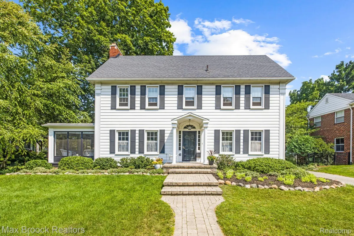 6 KENBERTON DR, Pleasant Ridge, MI 48069