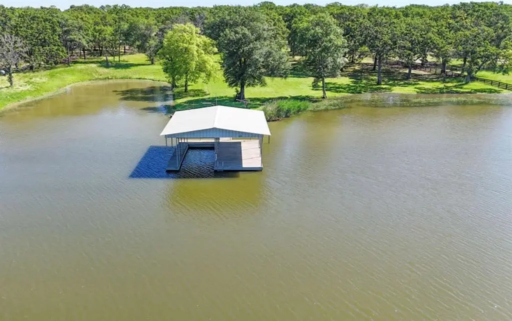 9501 Oakwood Road, Quinlan, TX 75474