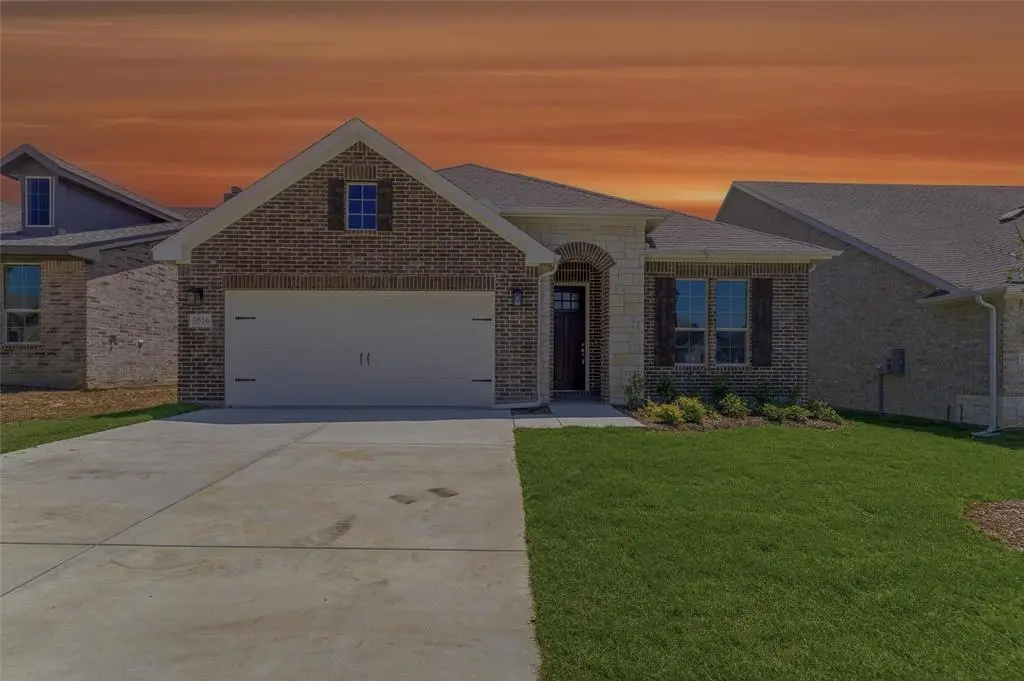 3516 Helena Street, Gainesville, TX 76240