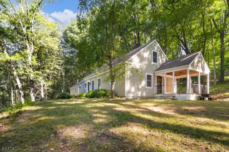 15 Burrell Rd, Tewksbury Twp., NJ 08833