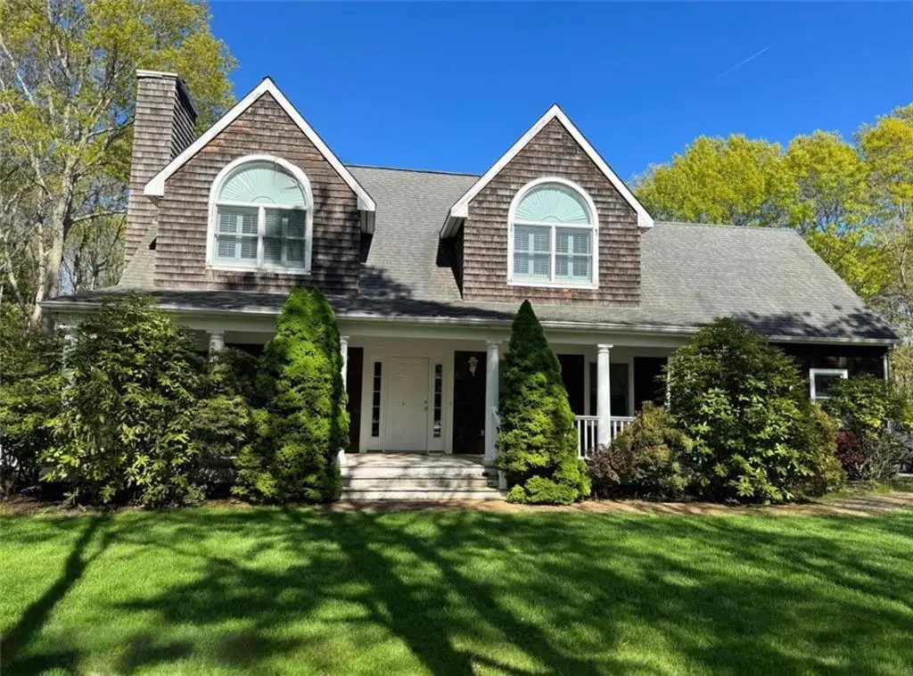 4 Bennentt DR, East Quogue, NY 11942