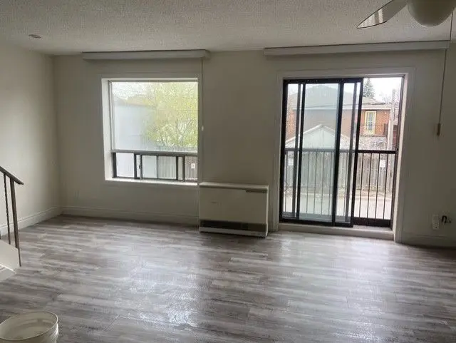 3358 Lake Shore BLVD W #B, Toronto W06, ON M8W 1M9